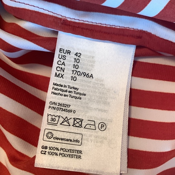 NWOT H&M women’s off the shoulder top - Picture 3 of 6